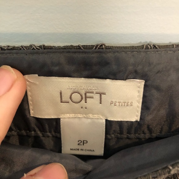✨3/$30 LOFT Grey Lace Overlay Mini Skirt - Picture 3 of 6